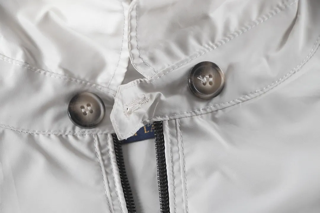 P316 Color: black/light card/off-white Size: S M L Customized two-color webbing strip on the back collar, with zippered side pockets inside ✅ - POLO brand zipper, genuine leather zipper piece, dark and light two-color buttons ✅ - RL25SS new jacket fabric is made of lightweight polyester fiber, windproof and waterproof, lighter, suitable for travel or daily outdoor sports, simple line design and wide and neat tailoring, unisex style for both men and women, good for commuting, classic and durable